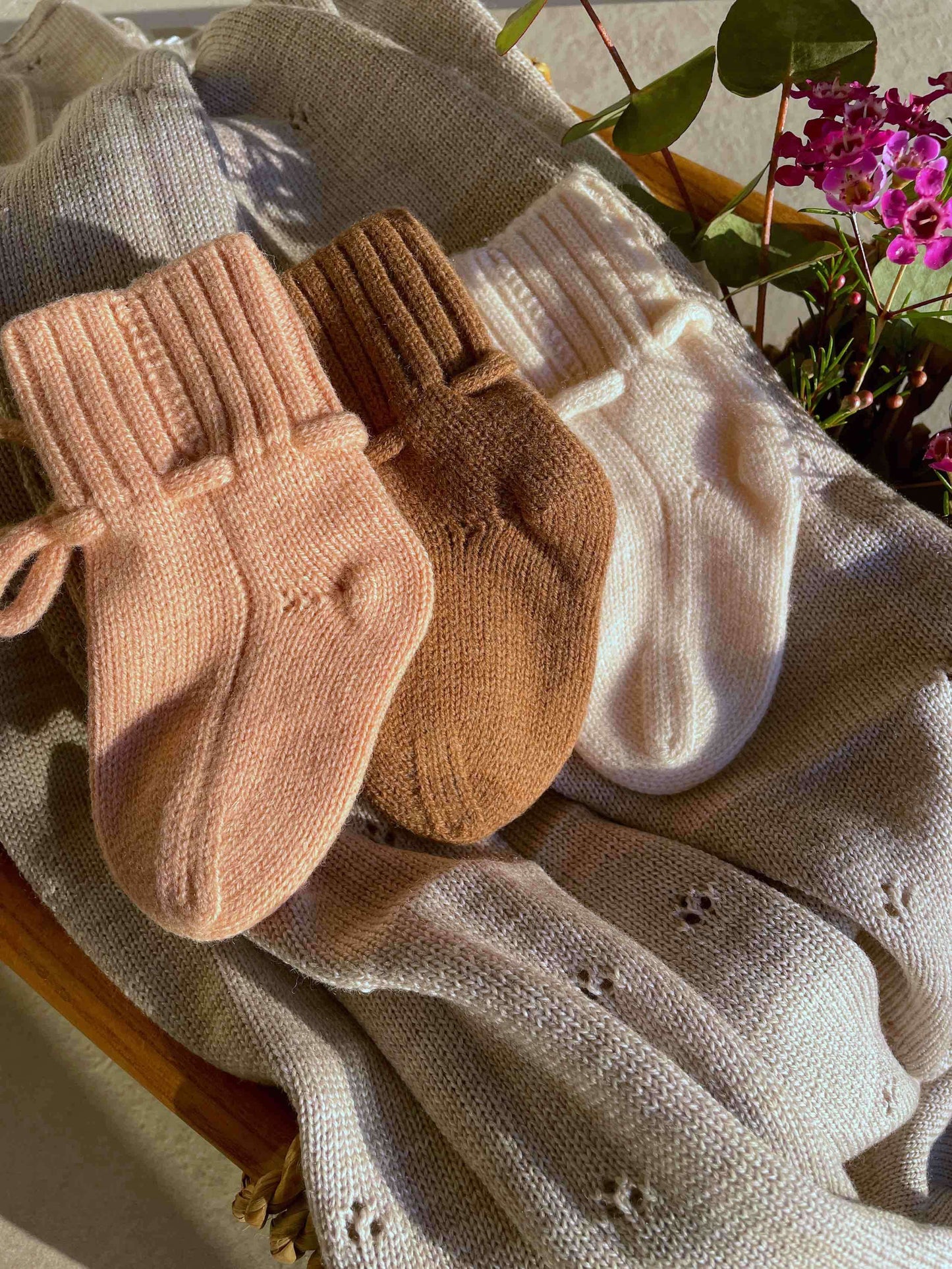 Babyschuhe aus feinster Merinowolle rosa