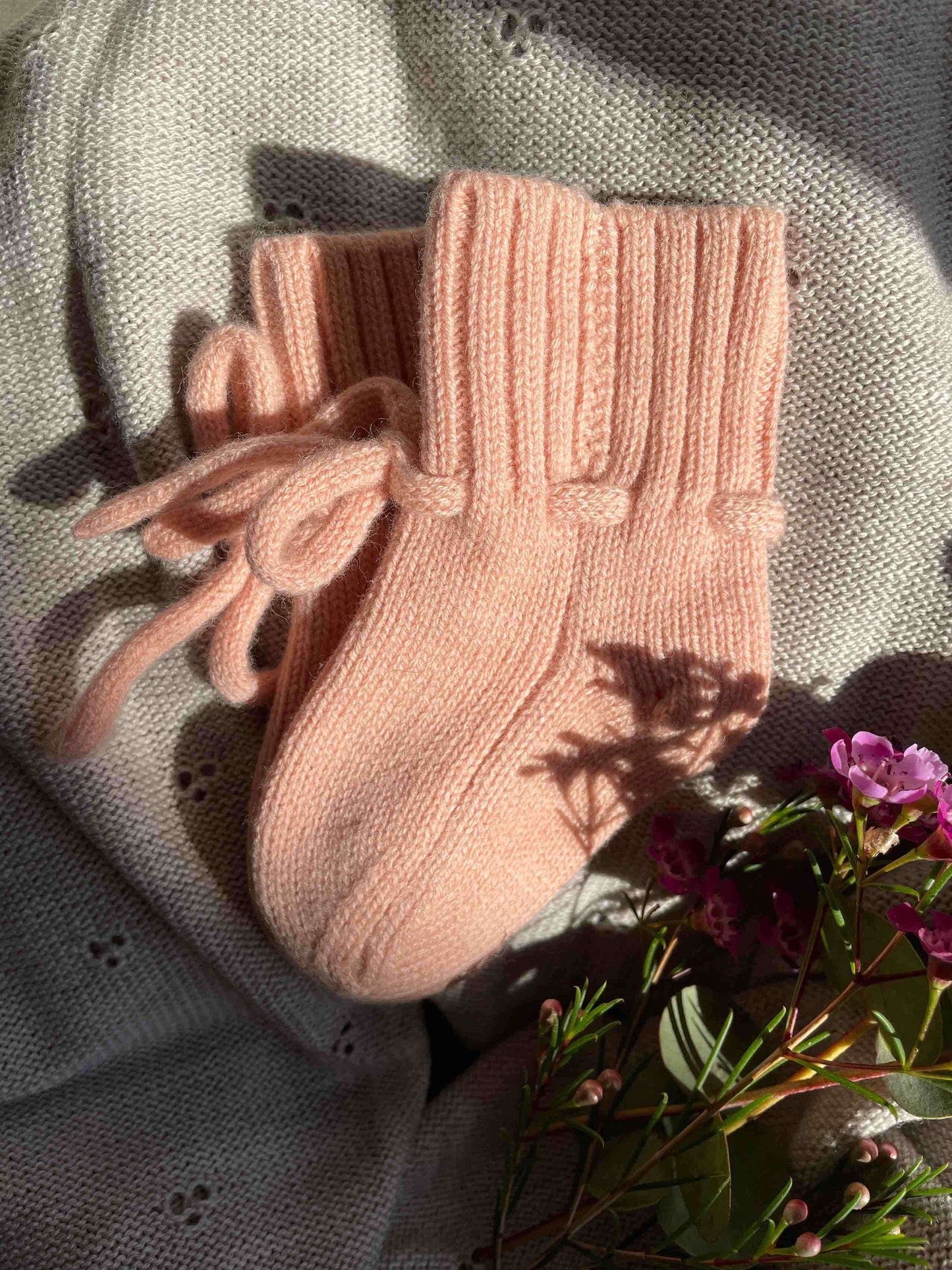 Babyschuhe aus feinster Merinowolle rosa